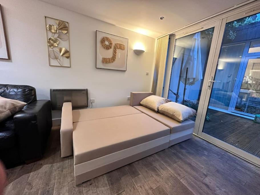 The Urban Retreat 4bdr Sleep 14 Casa vacanze Londra